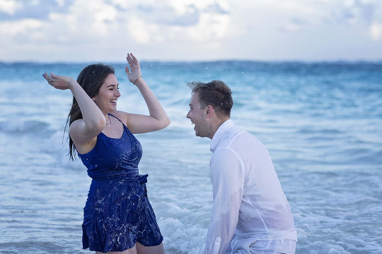 punta cana wedding photographer photoshoot on a beach with couple 56