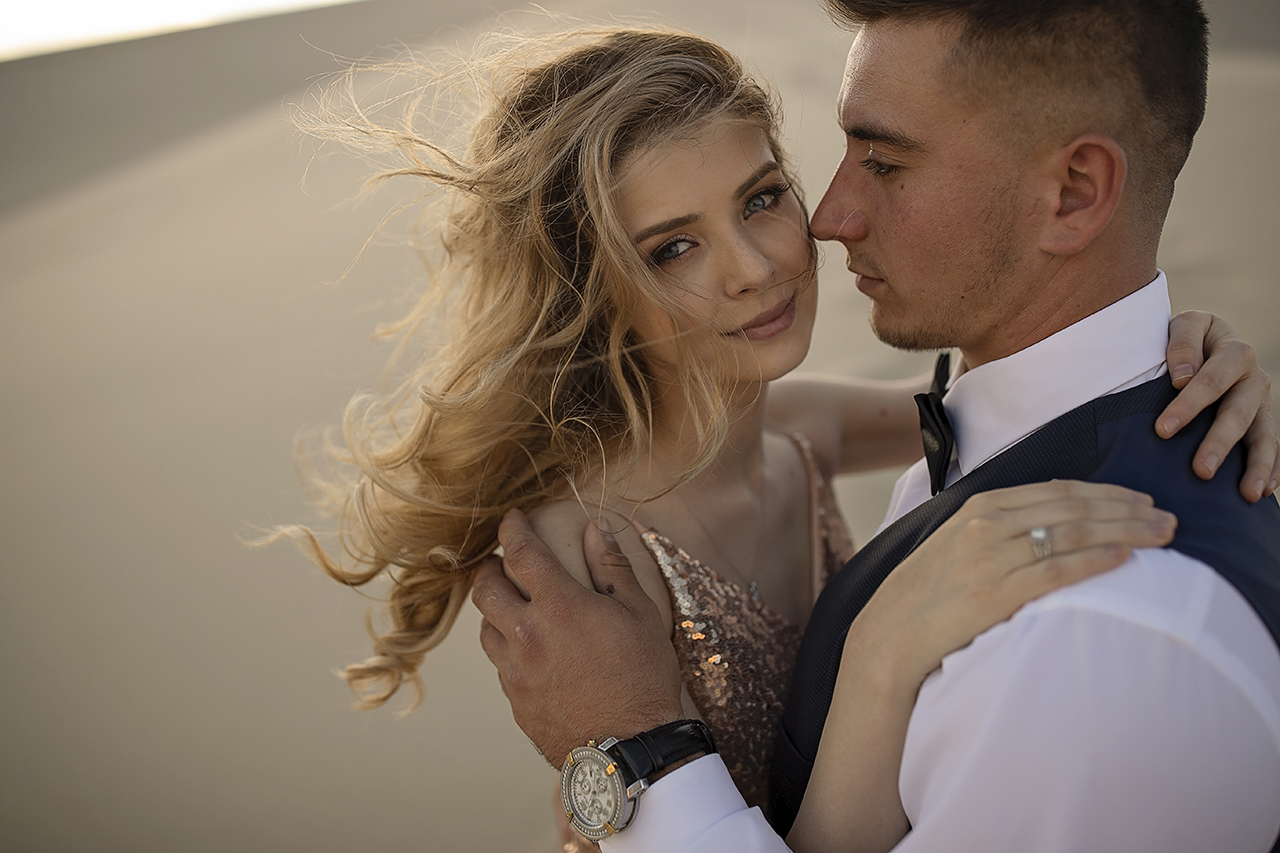 You are currently viewing Sand Dunes Engagement Session